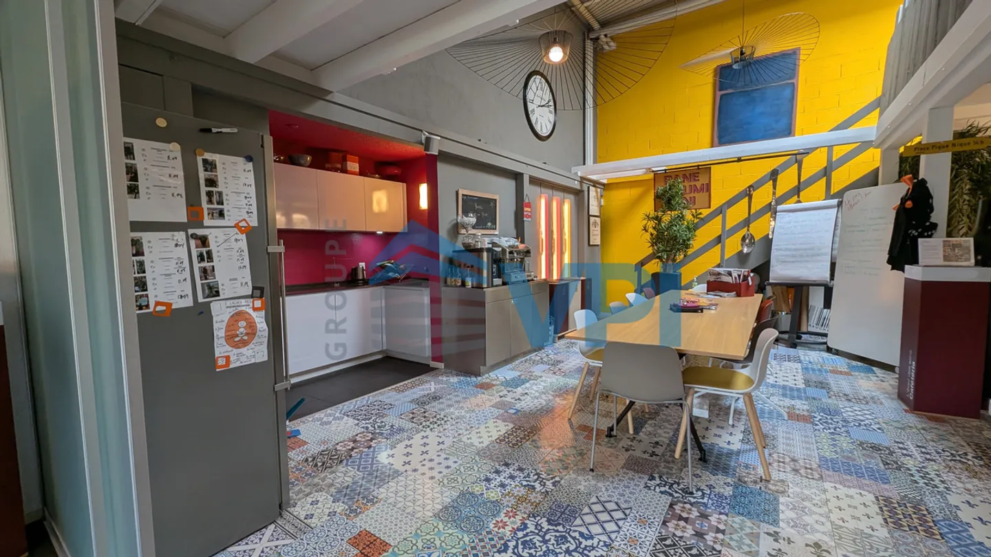 Mont-sur-Lausanne - Beautiful office of 486m2 with unloading dock - Photo 14 of 17