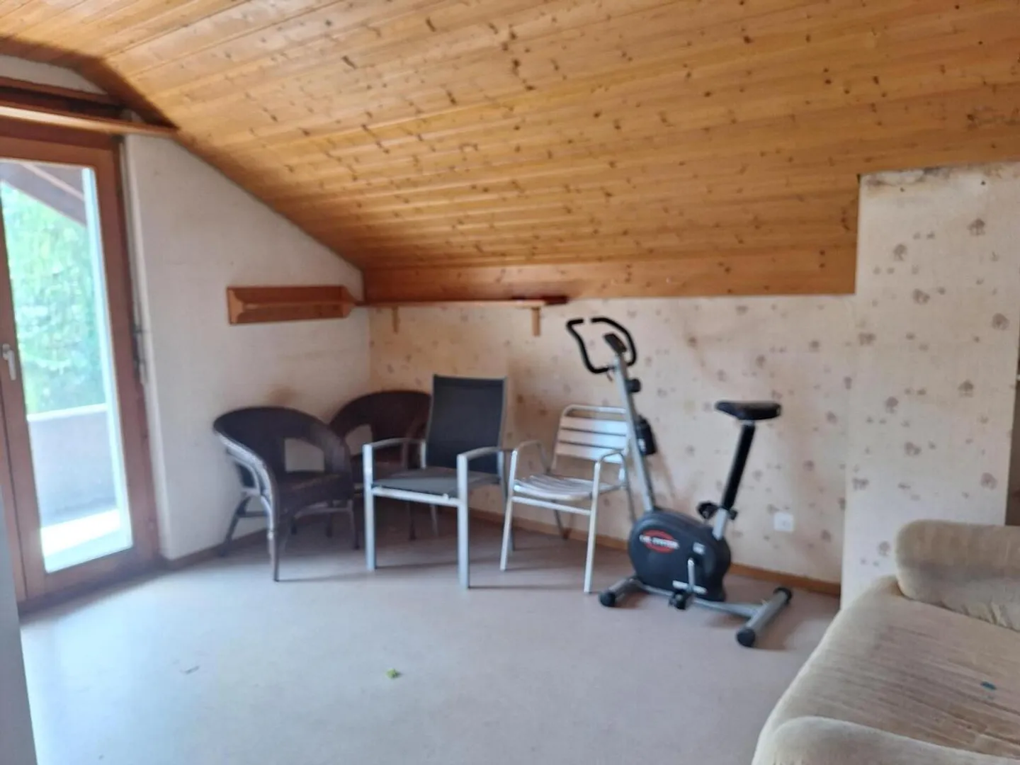 Detached single-family house with attached carport / storage shed - Photo 6 of 9