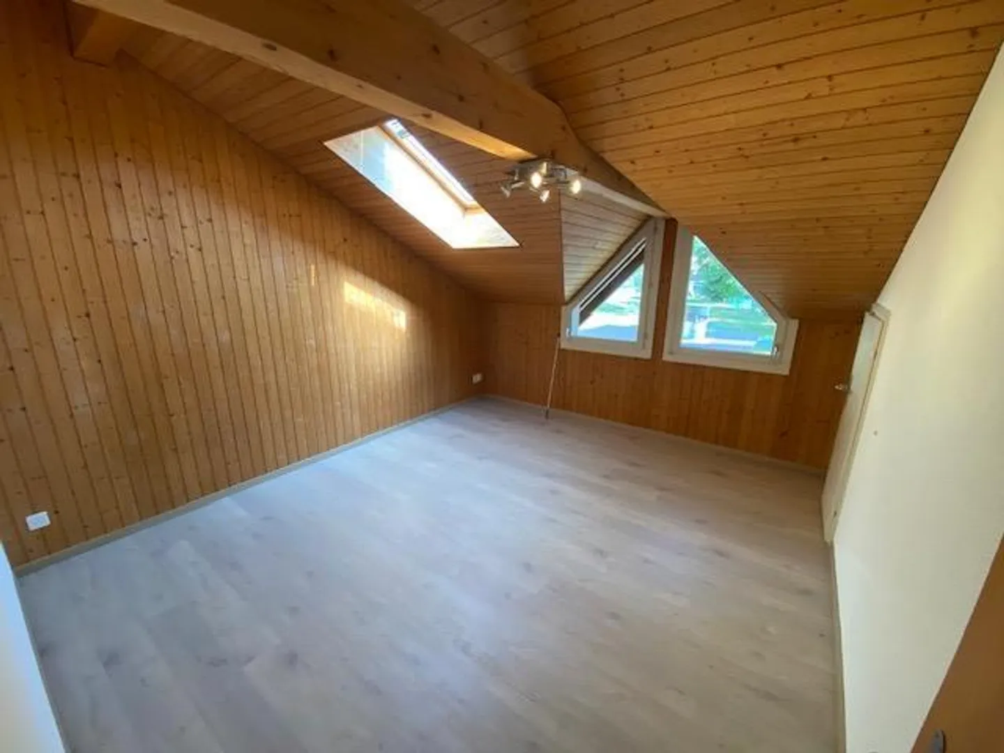 Maison de ville de 6½ pièces au centre d'Unterseen (y compris 2 places de parking) - Photo 16 sur 29