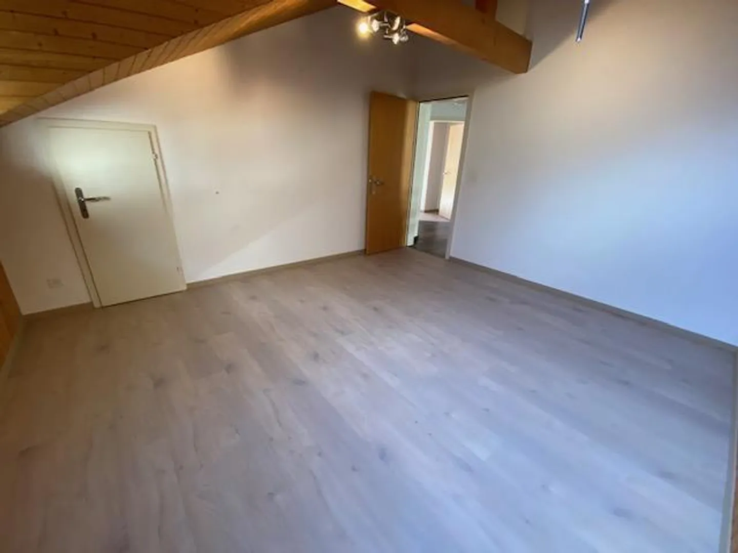 Maison de ville de 6½ pièces au centre d'Unterseen (y compris 2 places de parking) - Photo 17 sur 29