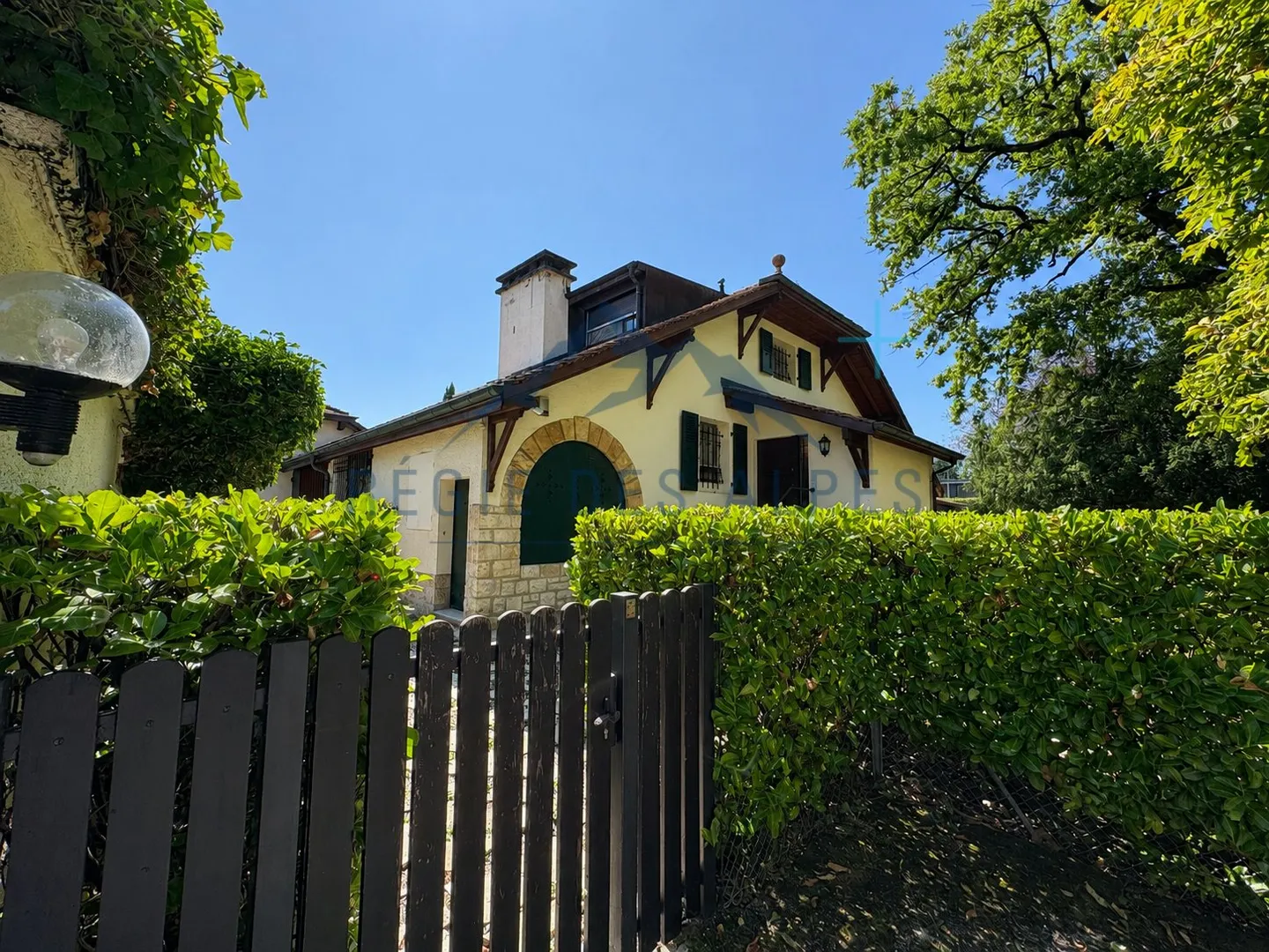 Elegant Villa with Expansive Garden - Photo 2 of 19