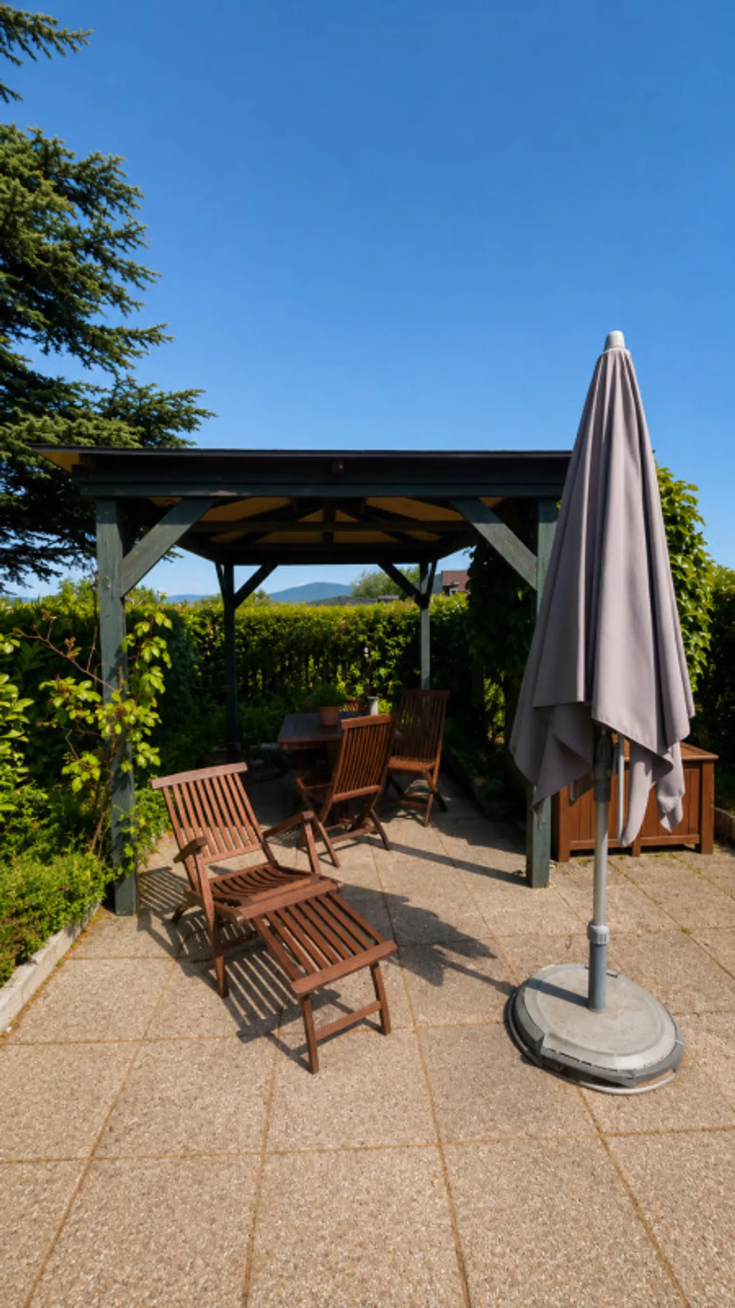 Stunning 3.5-room penthouse apartment with terrace, private rooftop, and partial lake view - Directly at the gates of Geneva - Photo 25 of 27