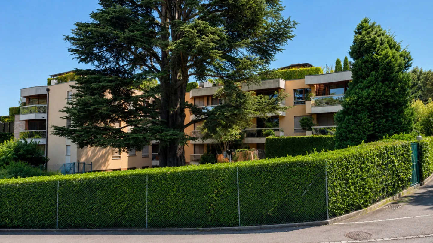 Stunning 3.5-room penthouse apartment with terrace, private rooftop, and partial lake view - Directly at the gates of Geneva - Photo 26 of 27
