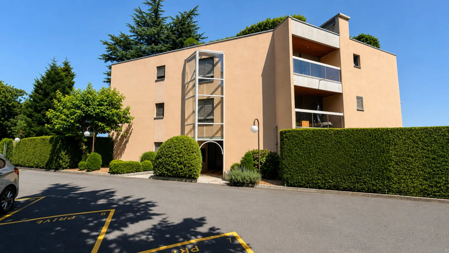Stunning 3.5-room penthouse apartment with terrace, private rooftop, and partial lake view - Directly at the gates of Geneva - Photo 27 of 27
