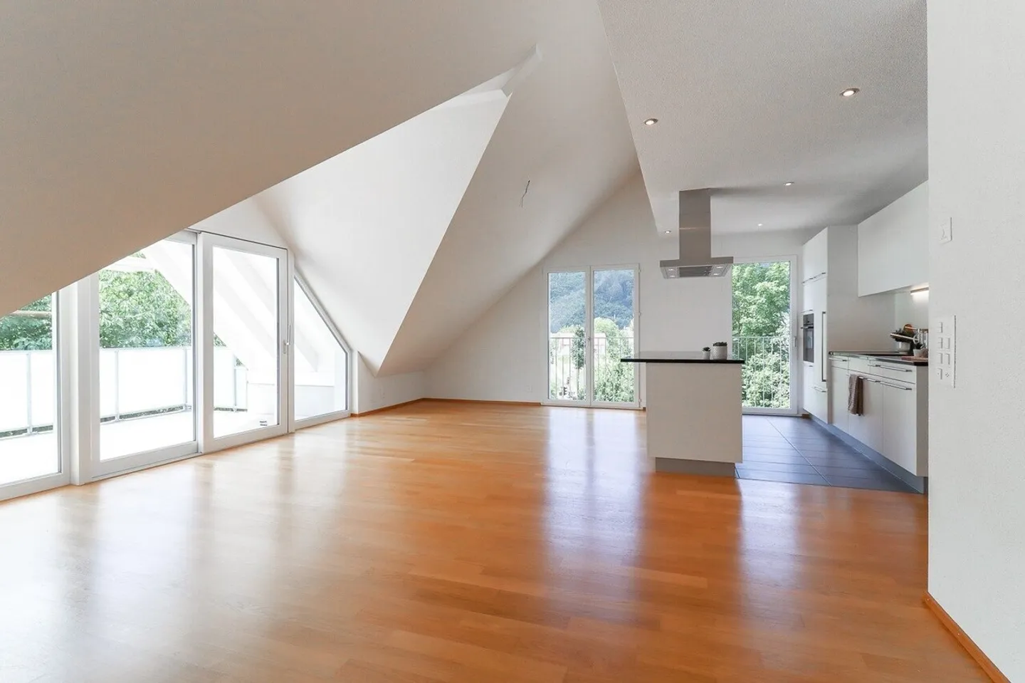 Modern Penthouse Apartment - Photo 3 of 11