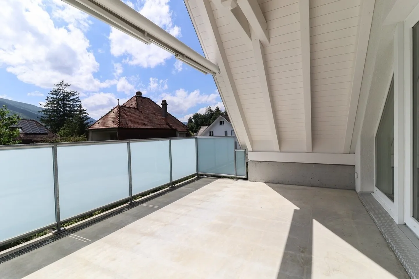 Modern Penthouse Apartment - Photo 7 of 11