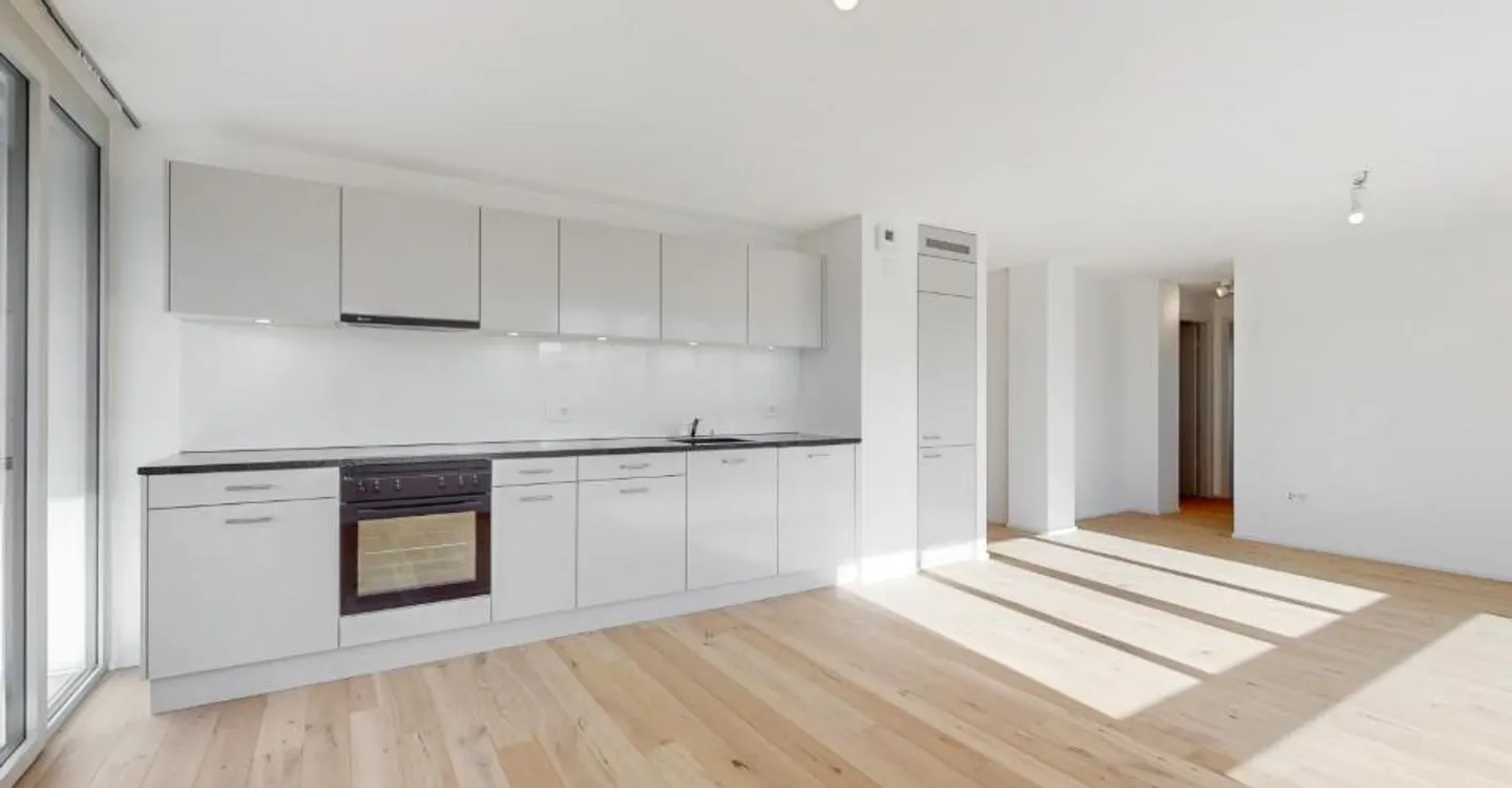 Bright and Friendly Apartment for Family - 1 Month Rent Free - Photo 2 of 8