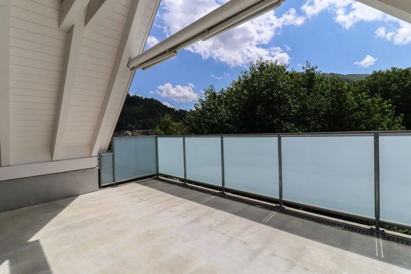 Modern Penthouse Apartment - Photo 6 of 11