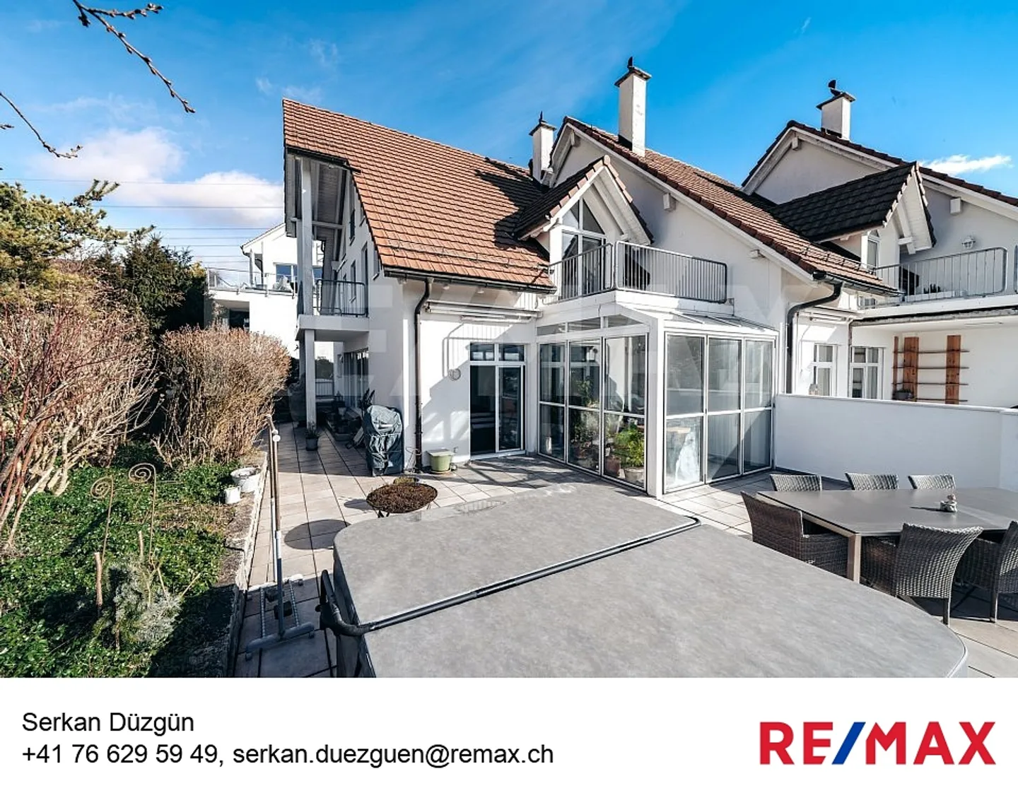 Casa a schiera angolare attraente con vista libera - Foto 1 di 13