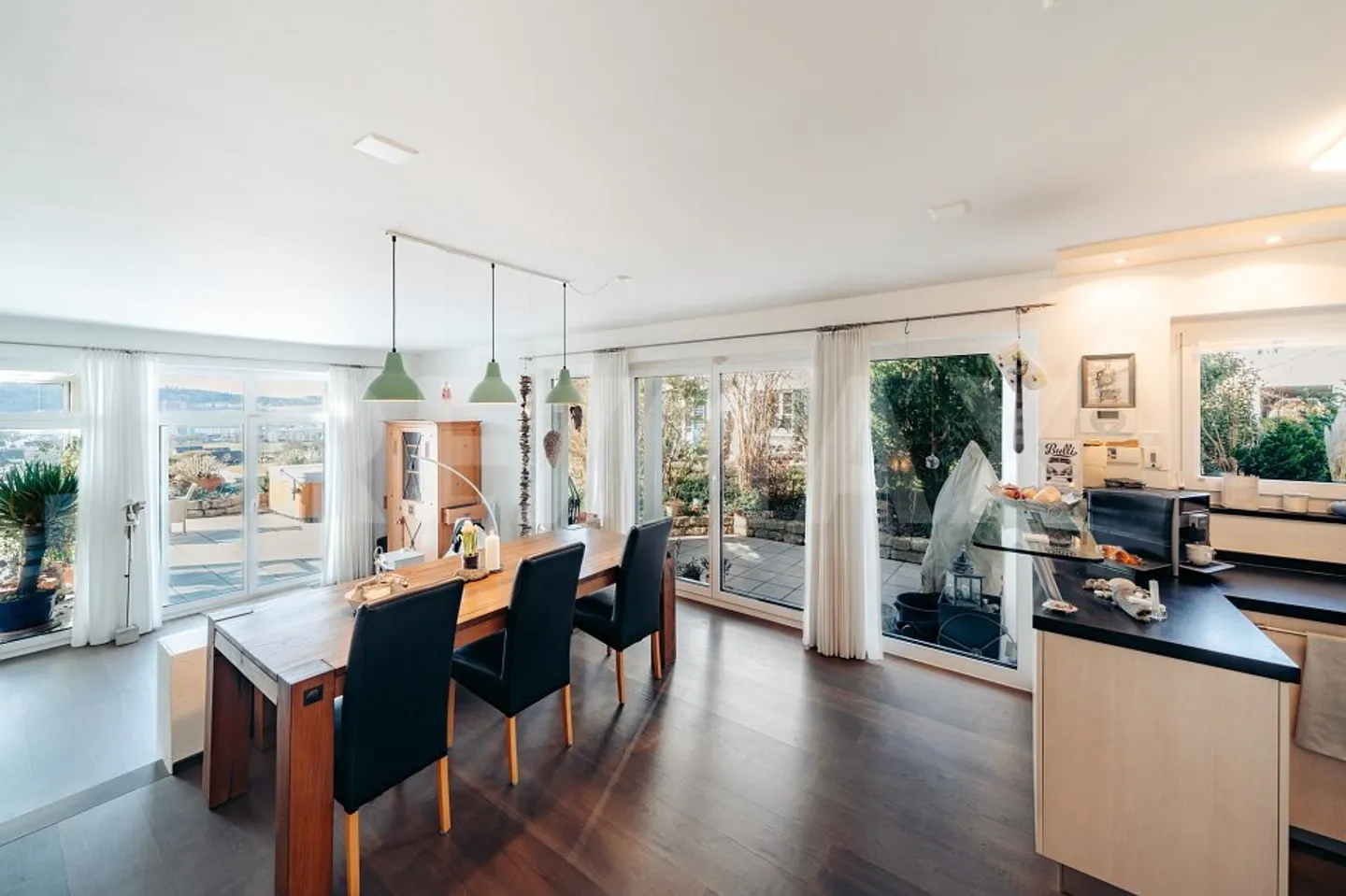 Casa a schiera angolare attraente con vista libera - Foto 7 di 13