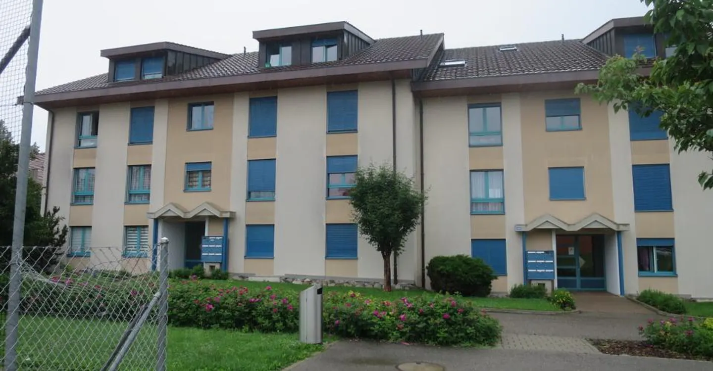 A louer spacieux appartement de 5.5 pièces avec balcon à Rossens - Foto 1 di 11