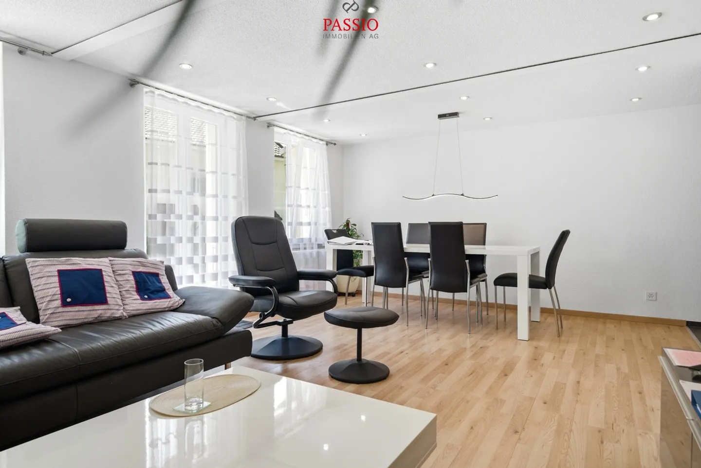 Spacious 3.5-room apartment with winter garden and terrace - Photo 2 of 11