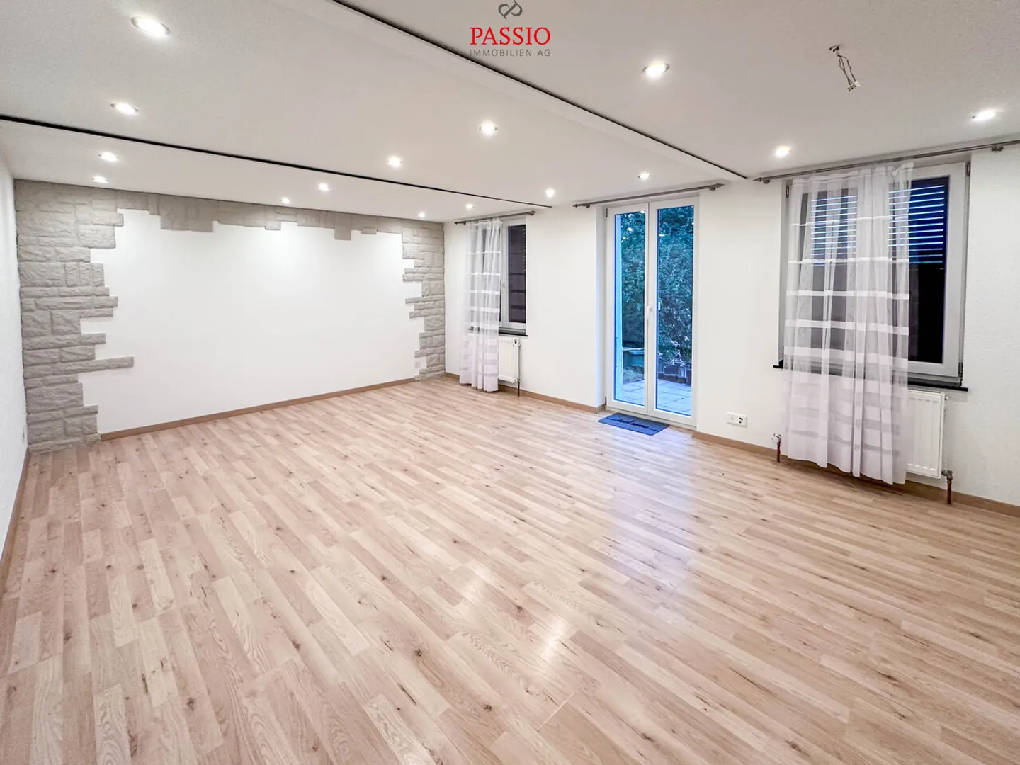 Spacious 3.5-room apartment with winter garden and terrace - Photo 1 of 11
