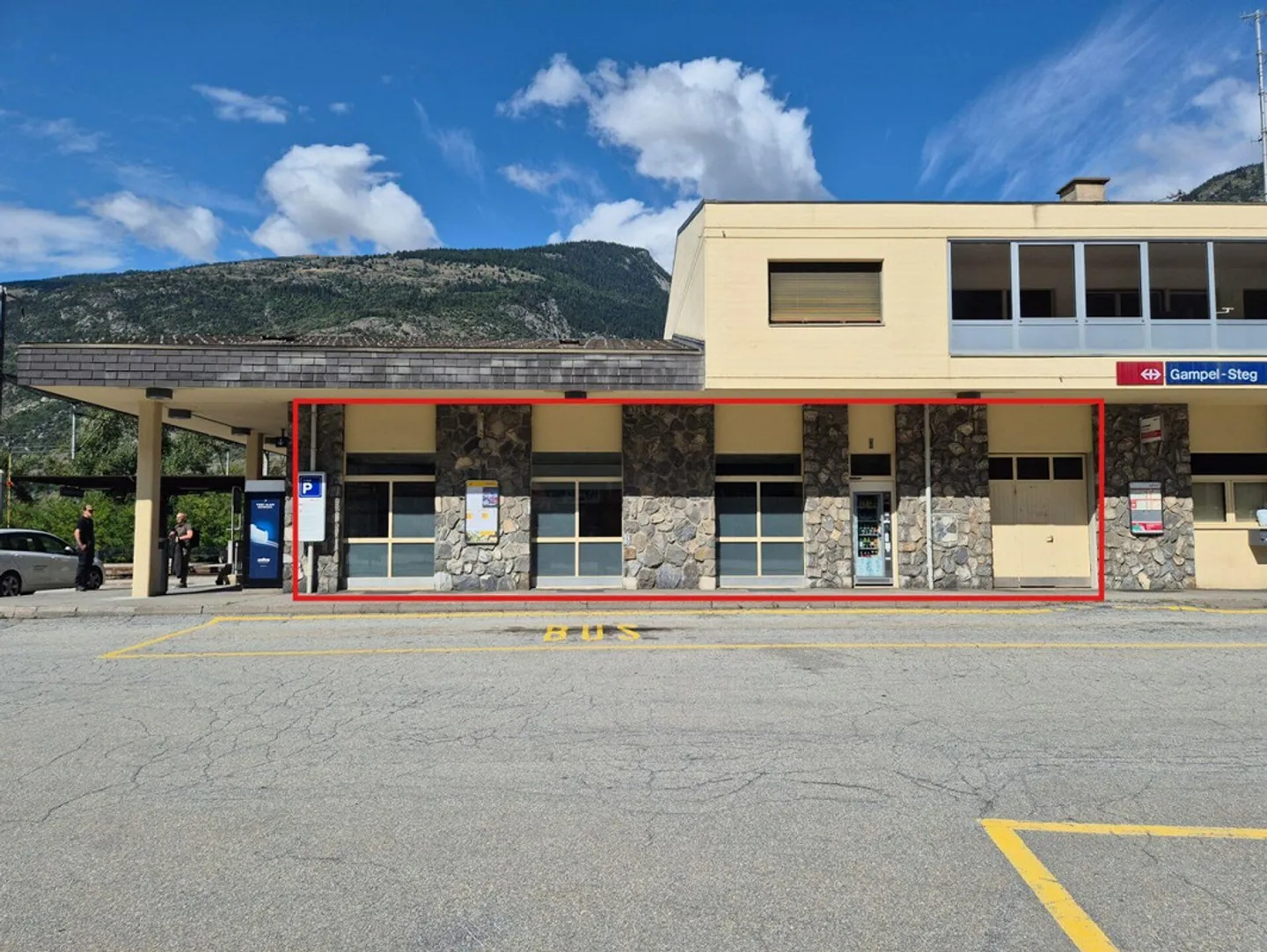 Attractive commercial space at Gampel-Steg station - available from January... - Photo 1 of 1