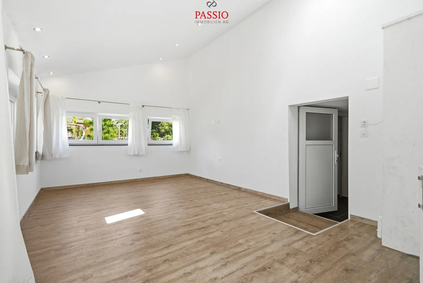 Spacious 3.5-room apartment with winter garden and terrace - Photo 8 of 11