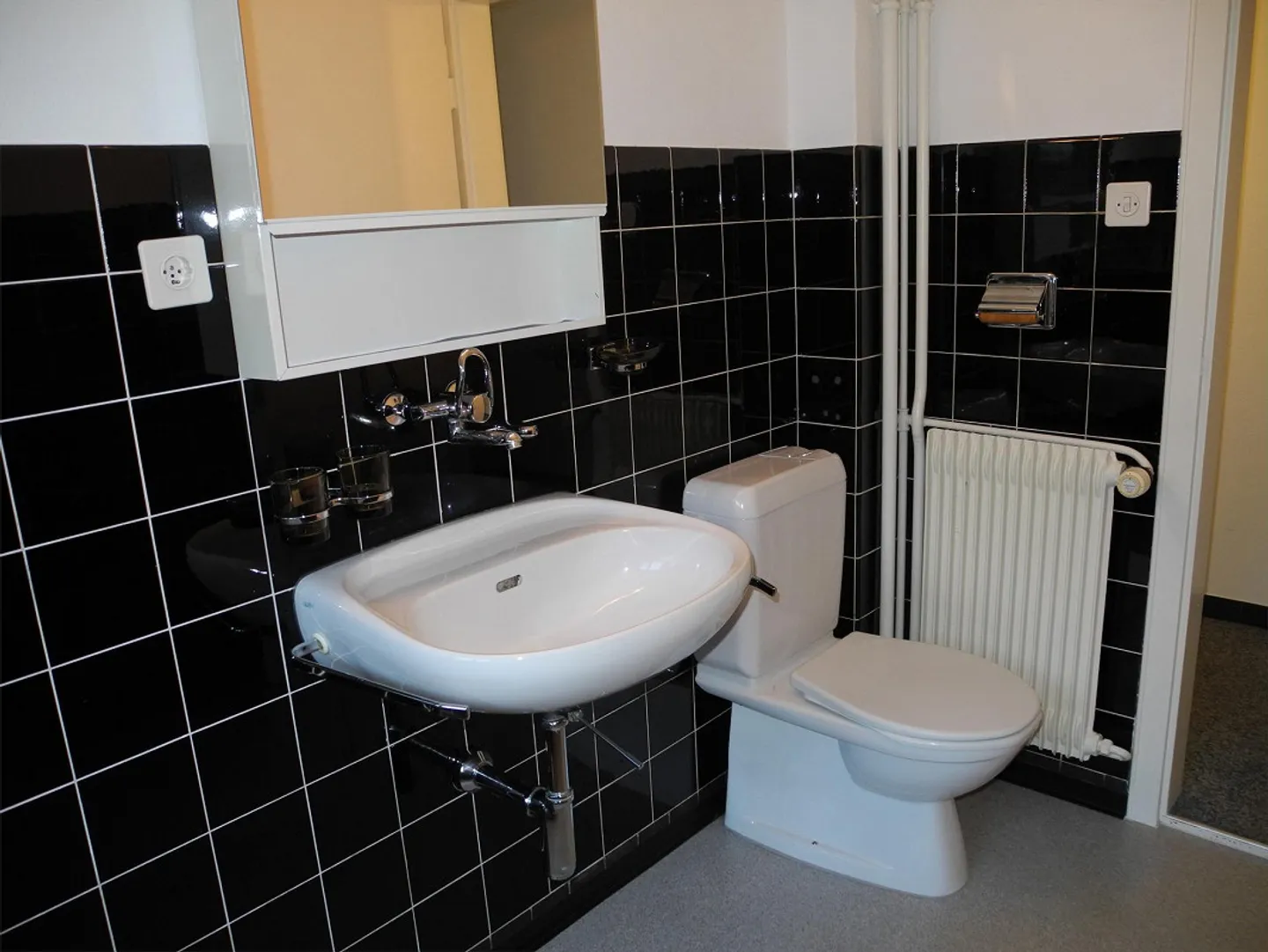 Appartement 2 pièces confortable, situé au centre - Photo 3 sur 7