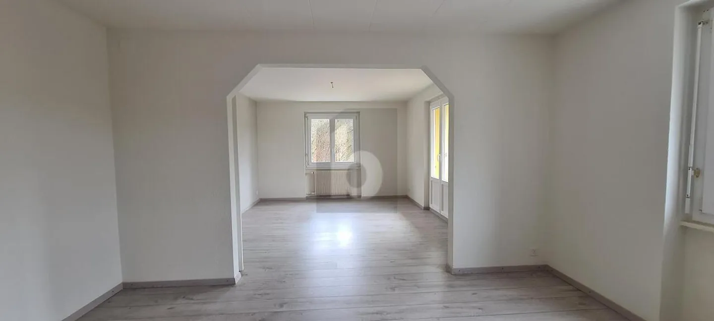 CALM, BRIGHT AND WITH A BEAUTIFUL VIEW - Photo 4 of 6