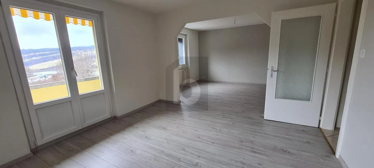 CALM, BRIGHT AND WITH A BEAUTIFUL VIEW - Photo 5 of 6