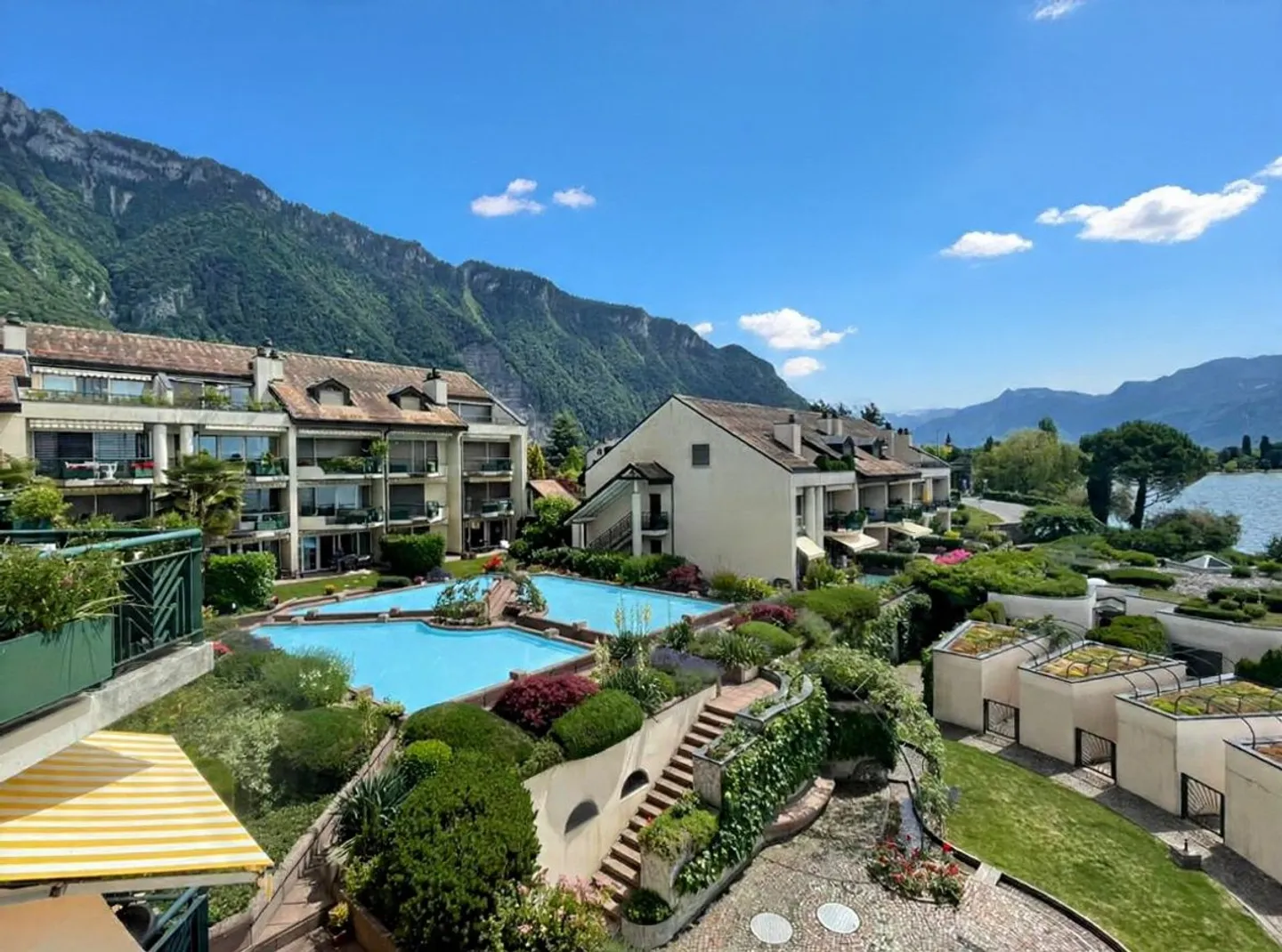 SCHÖNE 4,5-ZIMMER-WOHNUNG AM SEE MIT EINEM SEHR SCHÖNEN PANORAMABLICK - Foto 2 von 12