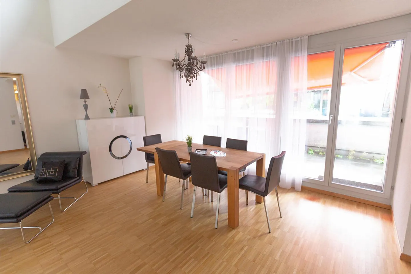 Furnished 4.5-room apartment with service in the heart of Lucerne - Photo 1 of 15