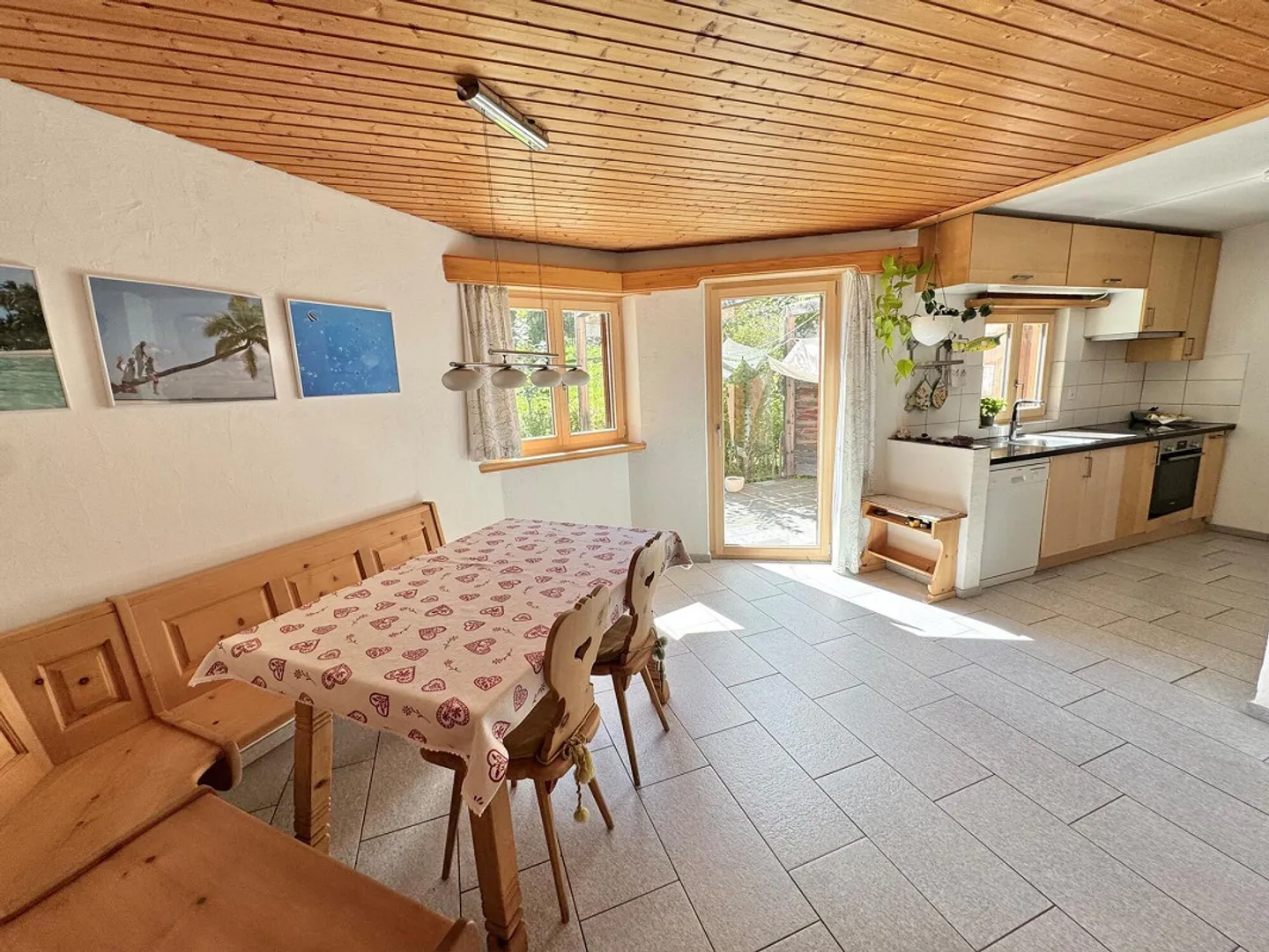 Maison individuelle spacieuse, mitoyenne à Arvins - Photo 4 sur 13