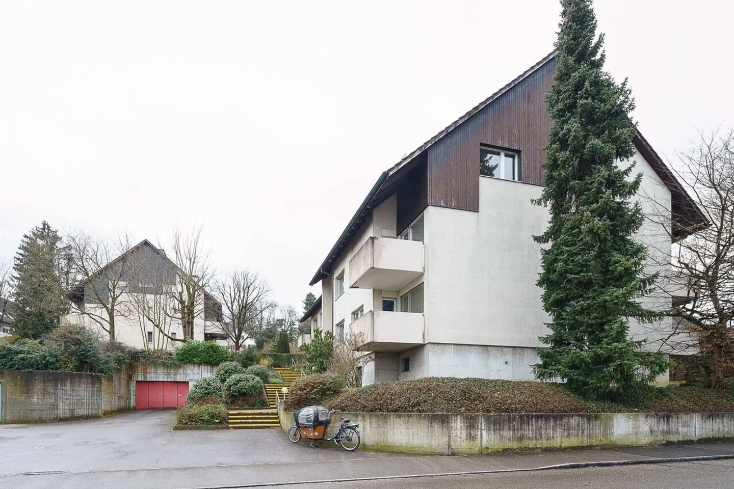 Ampio appartamento ristrutturato di 5,5 stanze con camino e balcone - Foto 1 di 10