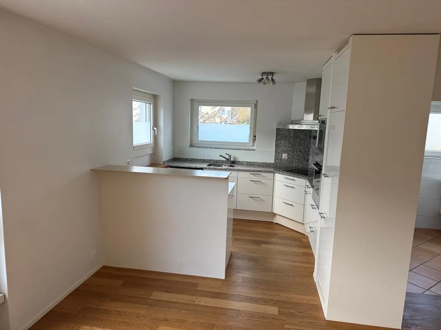 Charming 4.5-room terrace apartment with garden in Baar - Photo 1 of 16