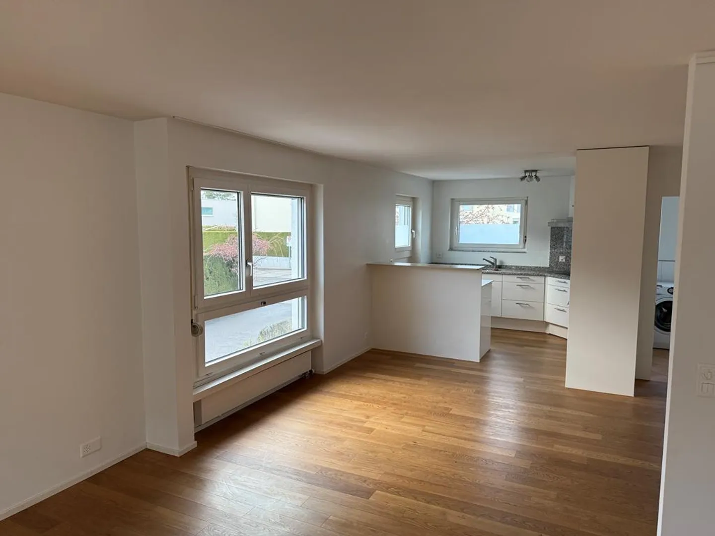 Charming 4.5-room terrace apartment with garden in Baar - Photo 4 of 16