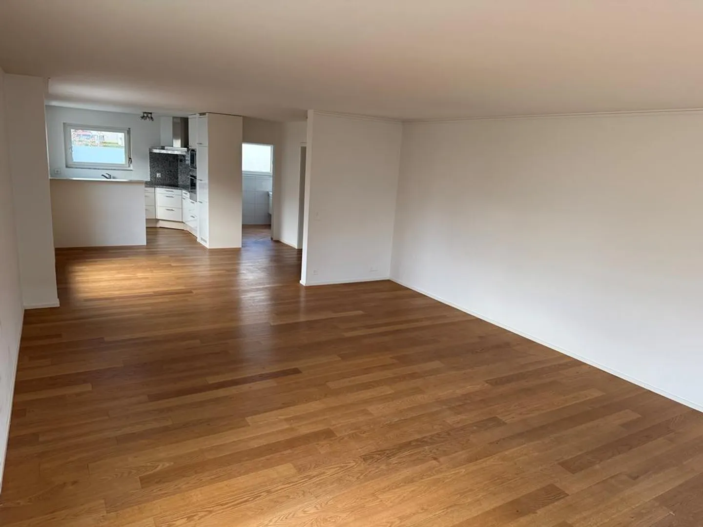 Charming 4.5-room terrace apartment with garden in Baar - Photo 5 of 16