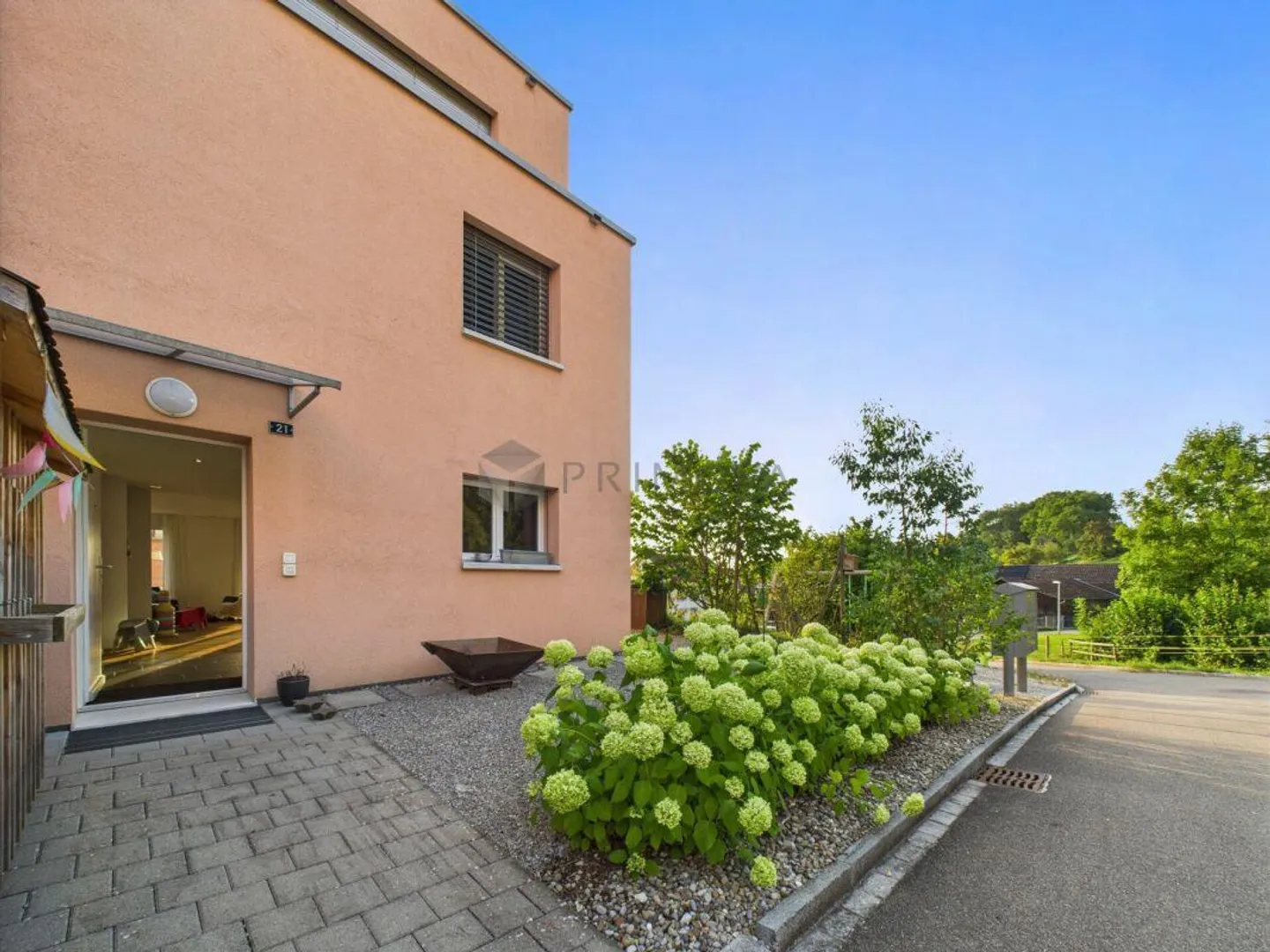 Einfach eine Wucht und muss man gesehen haben. Reiheneckhaus in Russikon - die Perfektion für Familien und Menschen mit dem Auge für das gewisse Etwas! - Foto 1 von 14