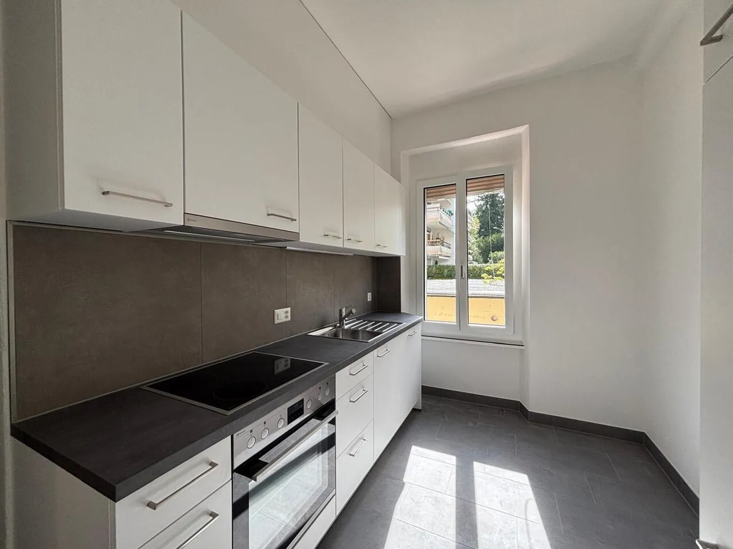 Incantevole appartamento ristrutturato di 3 locali in Nelkenstrasse 4, Bienne - Foto 5 di 7