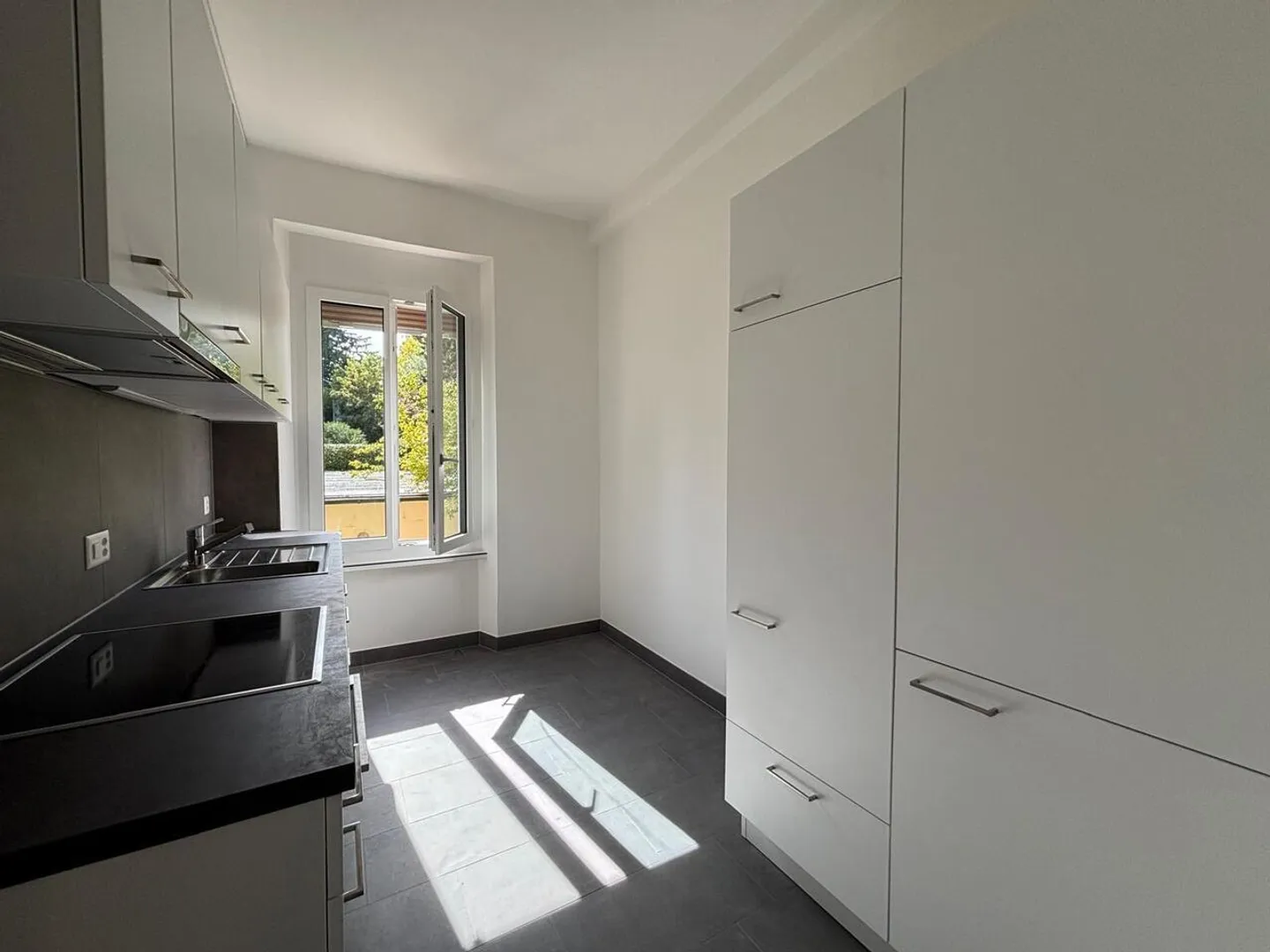 Incantevole appartamento ristrutturato di 3 locali in Nelkenstrasse 4, Bienne - Foto 6 di 7