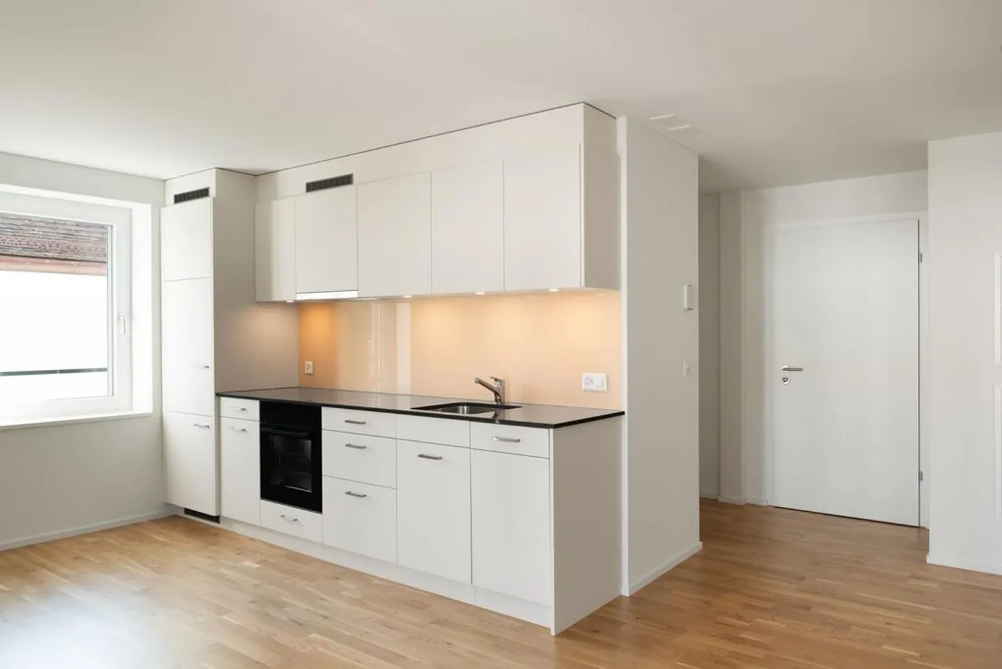 Cozy new apartment invites you to linger - Photo 3 of 7