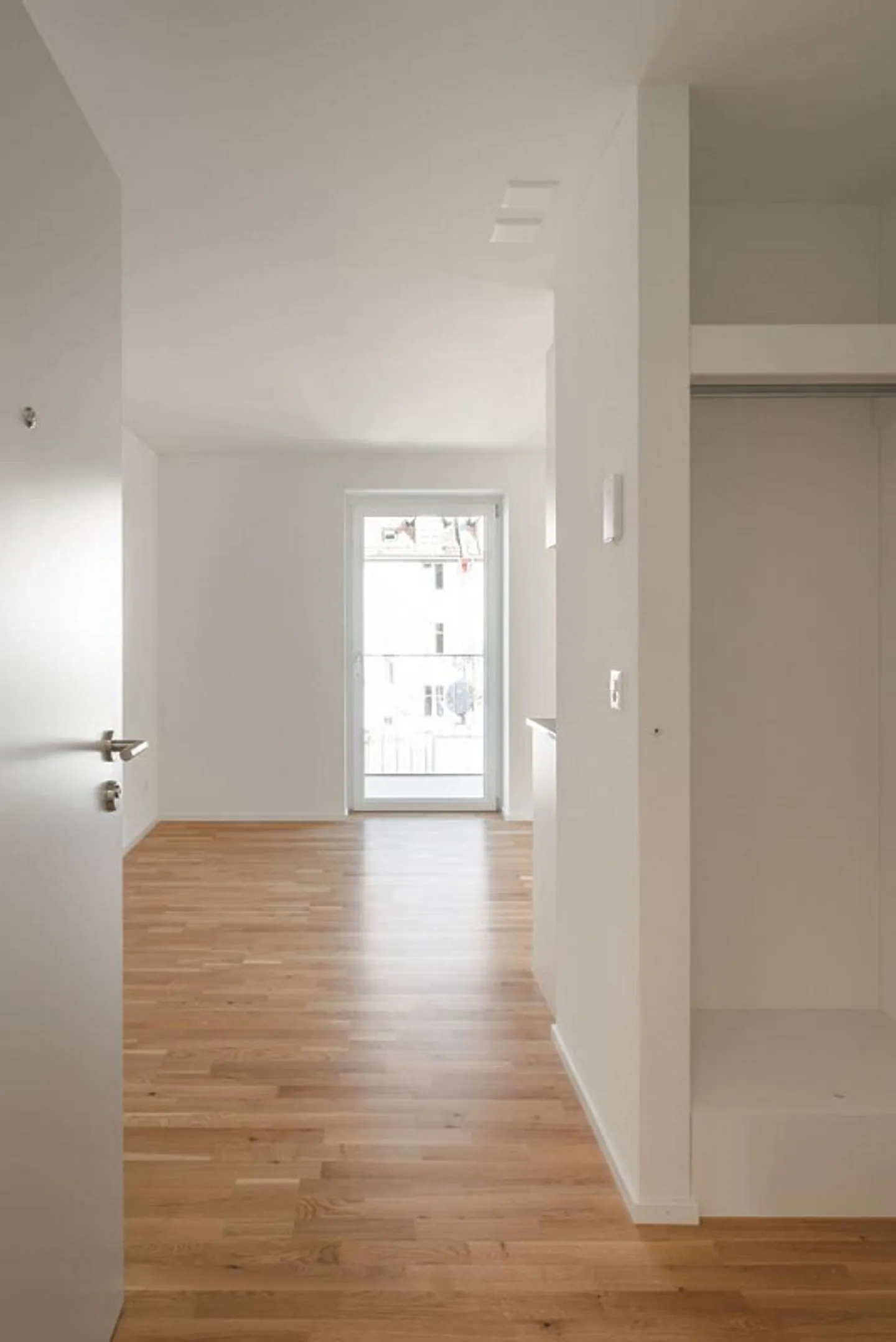 Cozy new apartment invites you to linger - Photo 2 of 7
