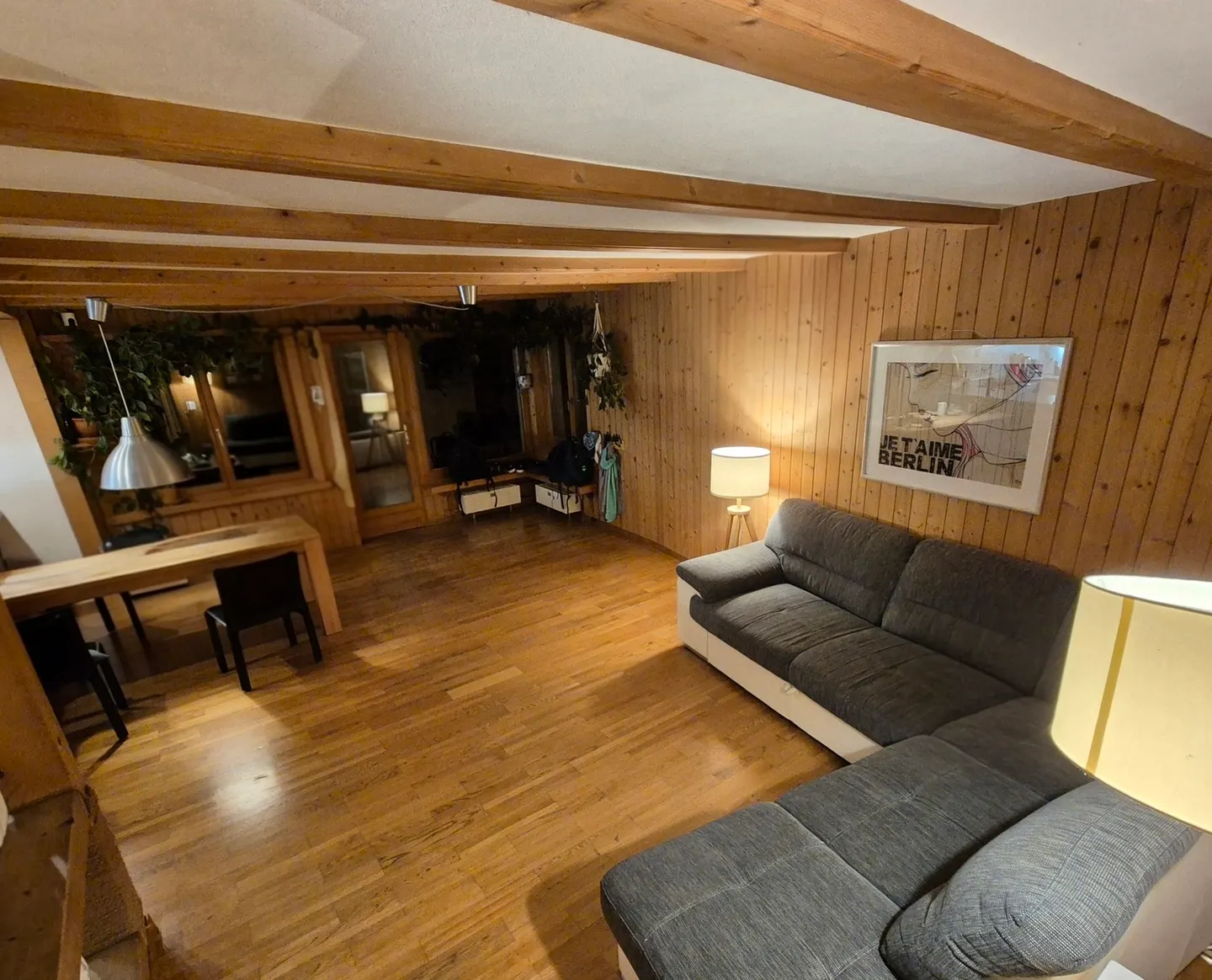 Charming Apartment with Garden Access - Photo 2 of 8