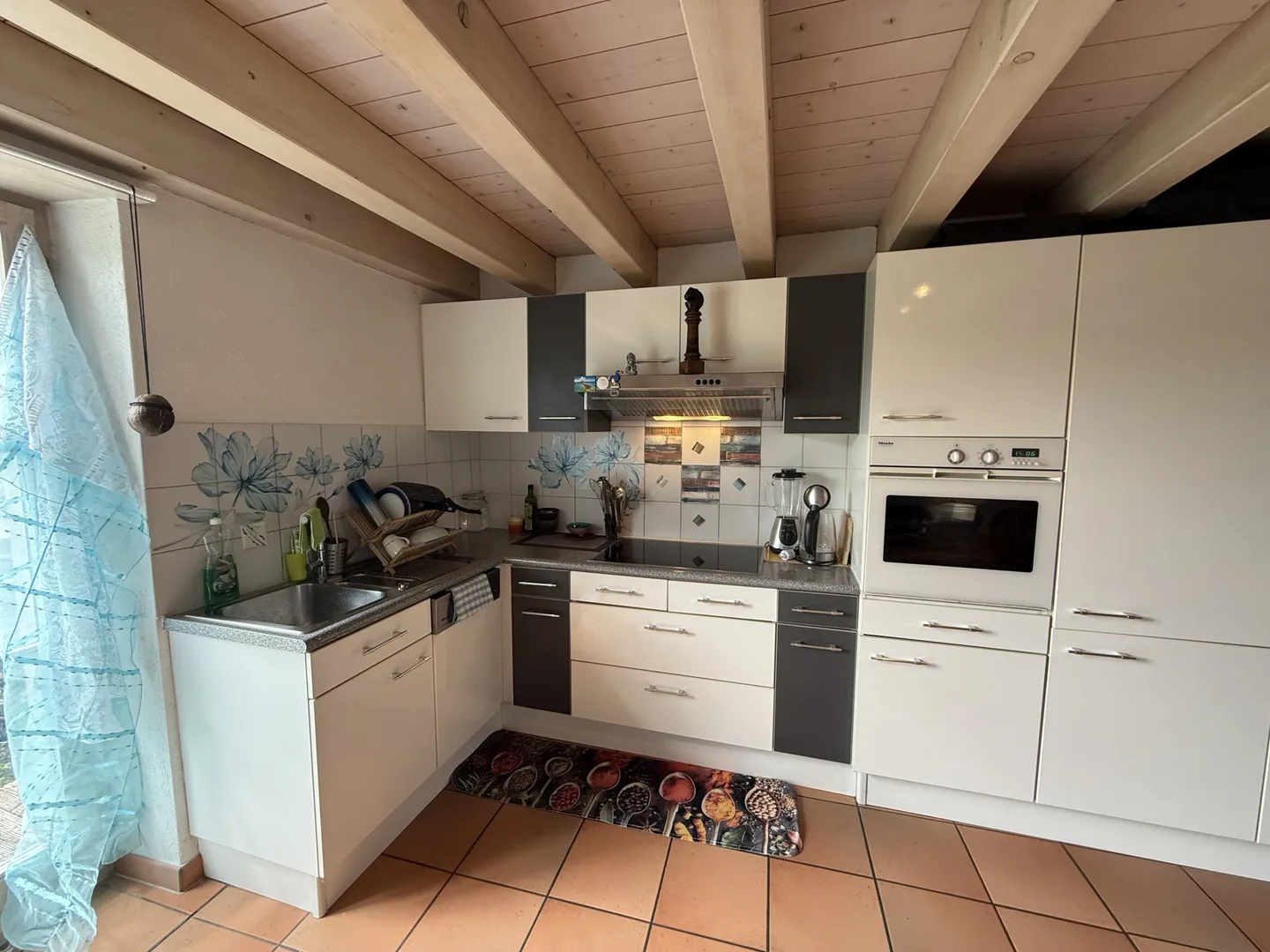 Charming Triplex with Garden - Photo 2 of 13