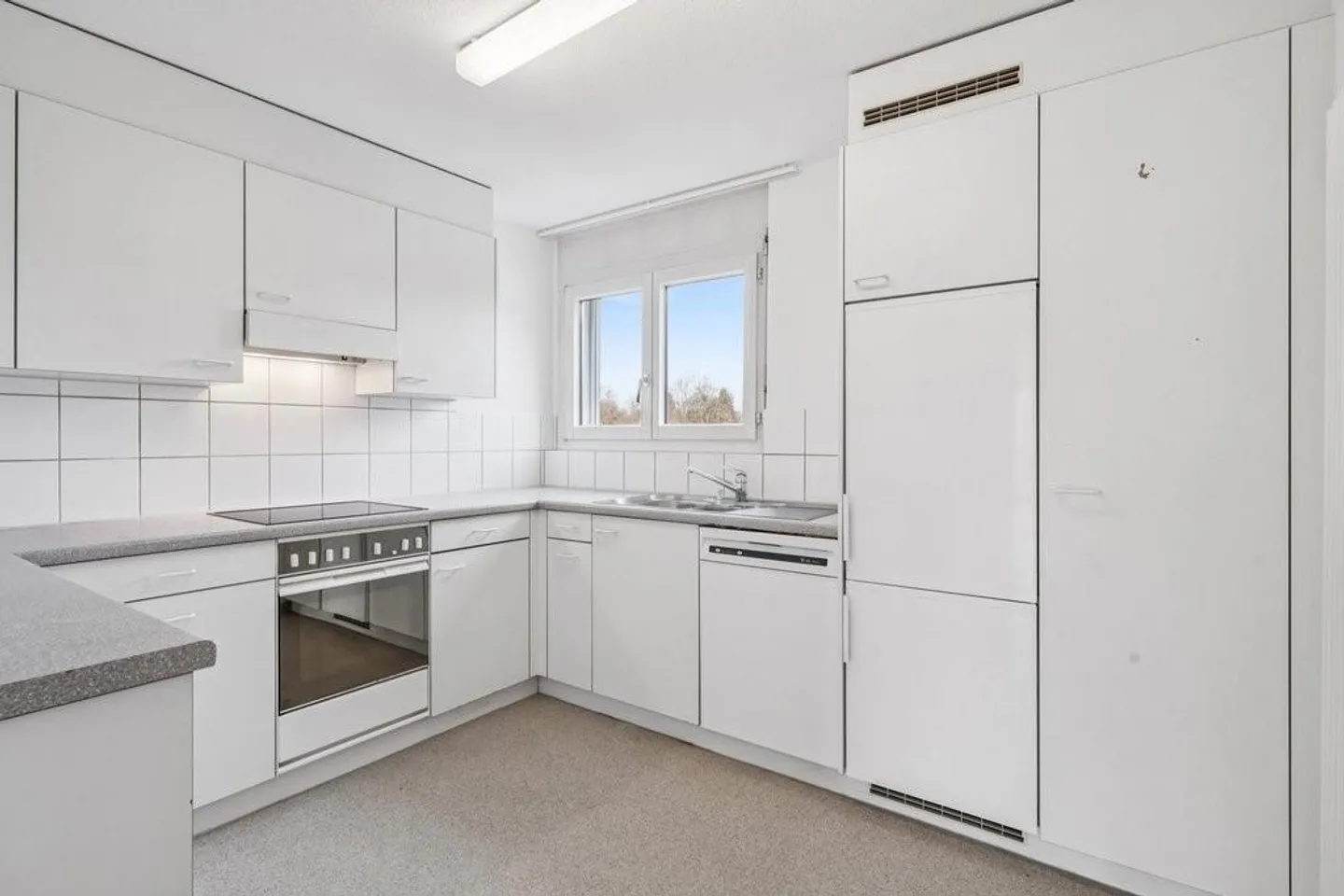 Large attic apartment with balcony and Swedish stove - Photo 4 of 11