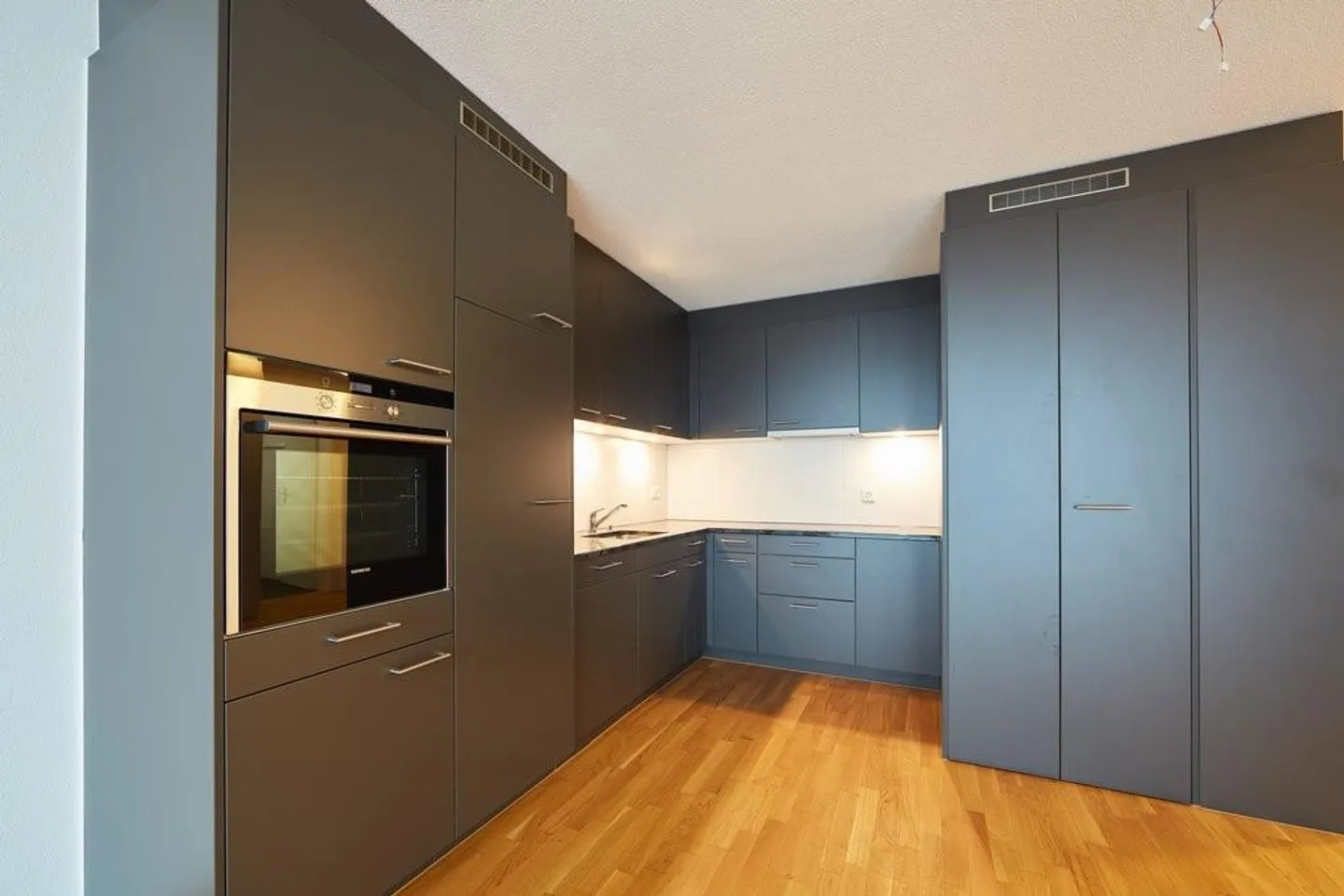 Moderno appartamento di 2,5 stanze in una posizione centrale e tranquilla - Foto 2 di 7