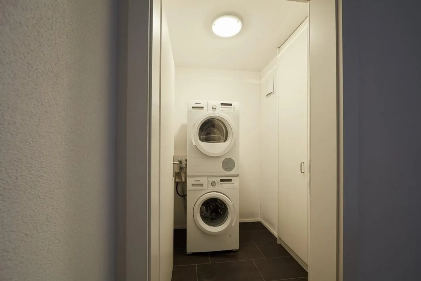 Moderno appartamento di 2,5 stanze in una posizione centrale e tranquilla - Foto 7 di 7