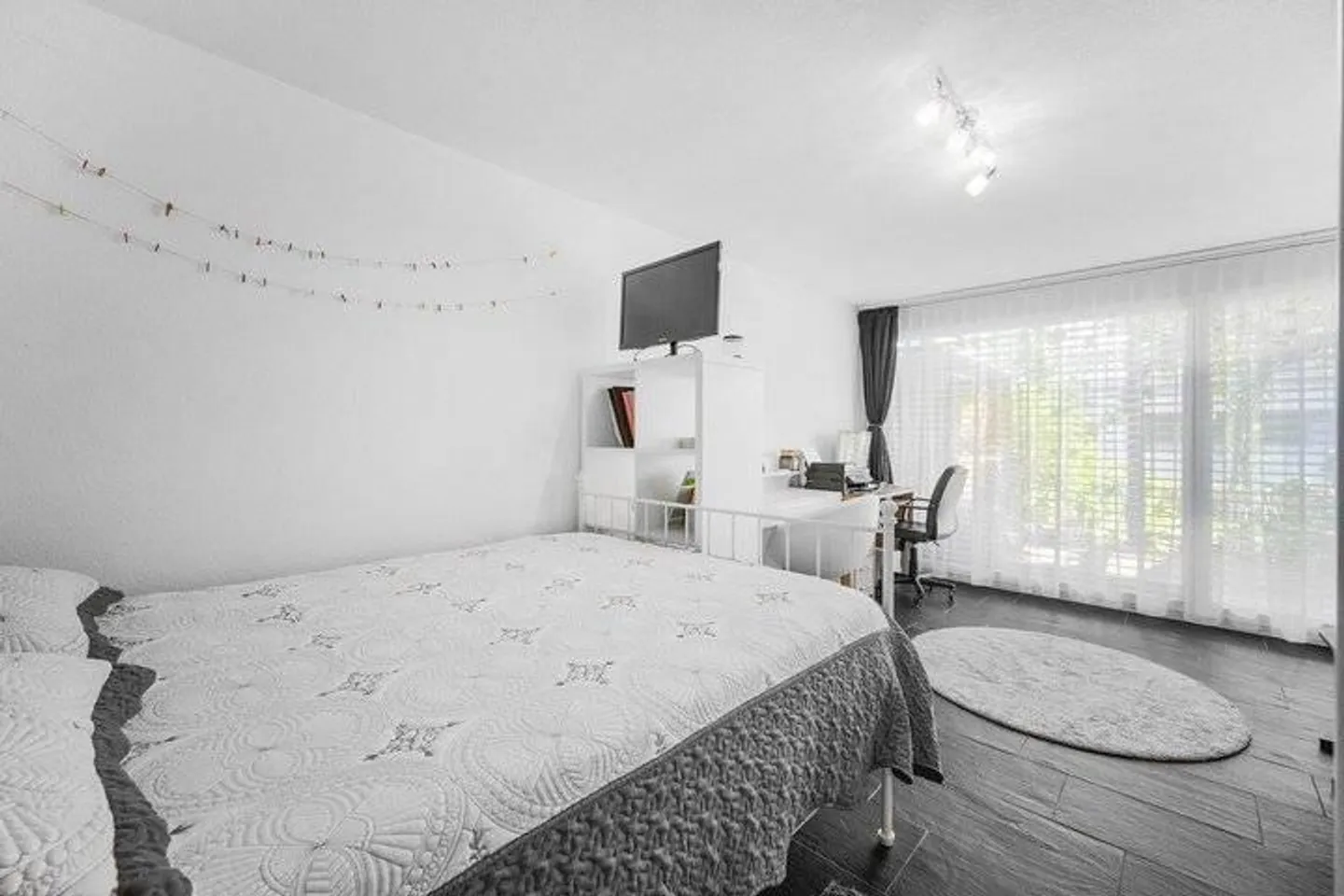 RACY TOWNHOUSE - FINALLY AFFORDABLE - Photo 4 of 8