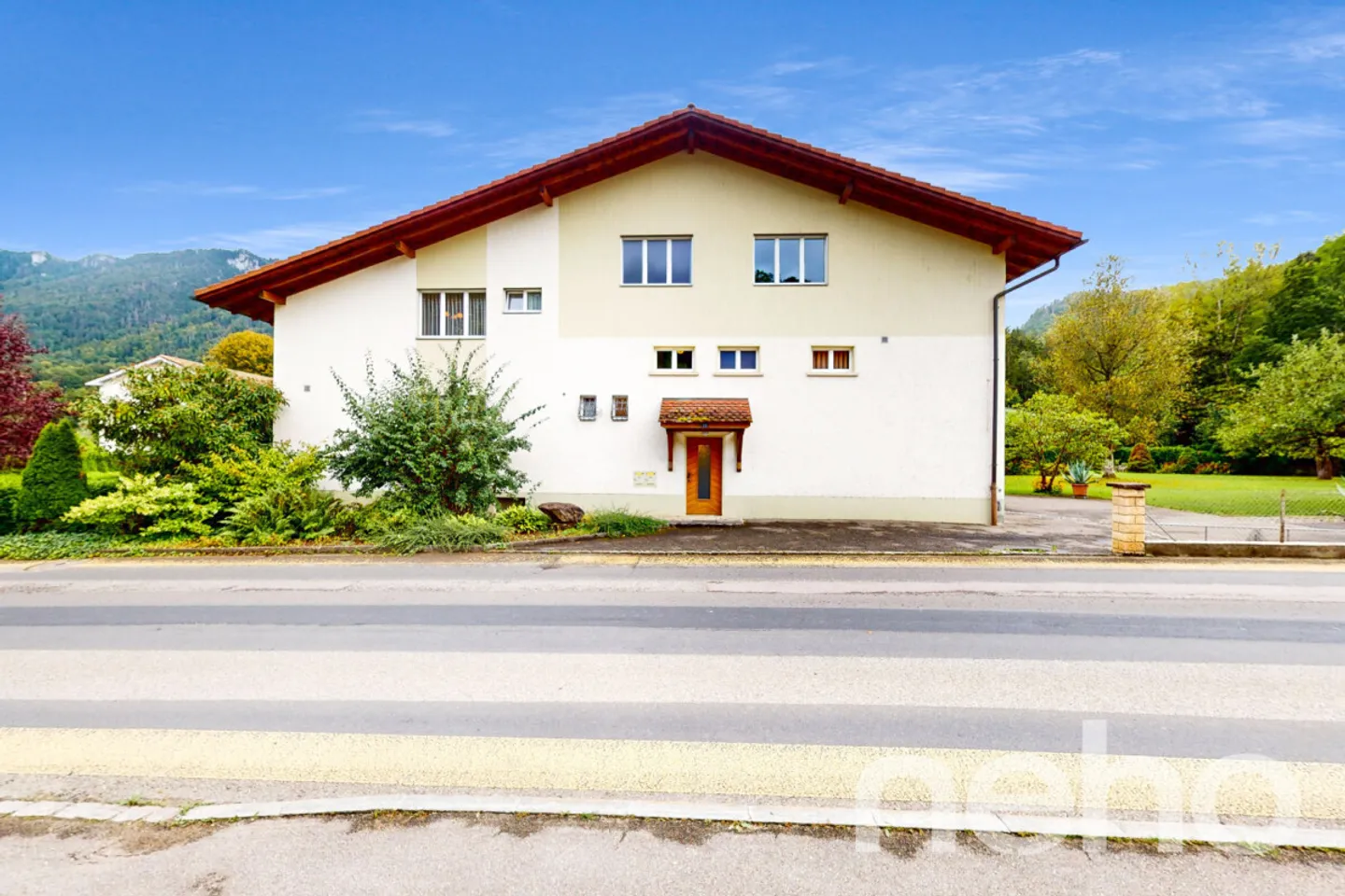 Großes Mehrfamilienhaus mit 2 Duplex und großem Garten! - Foto 2 von 13