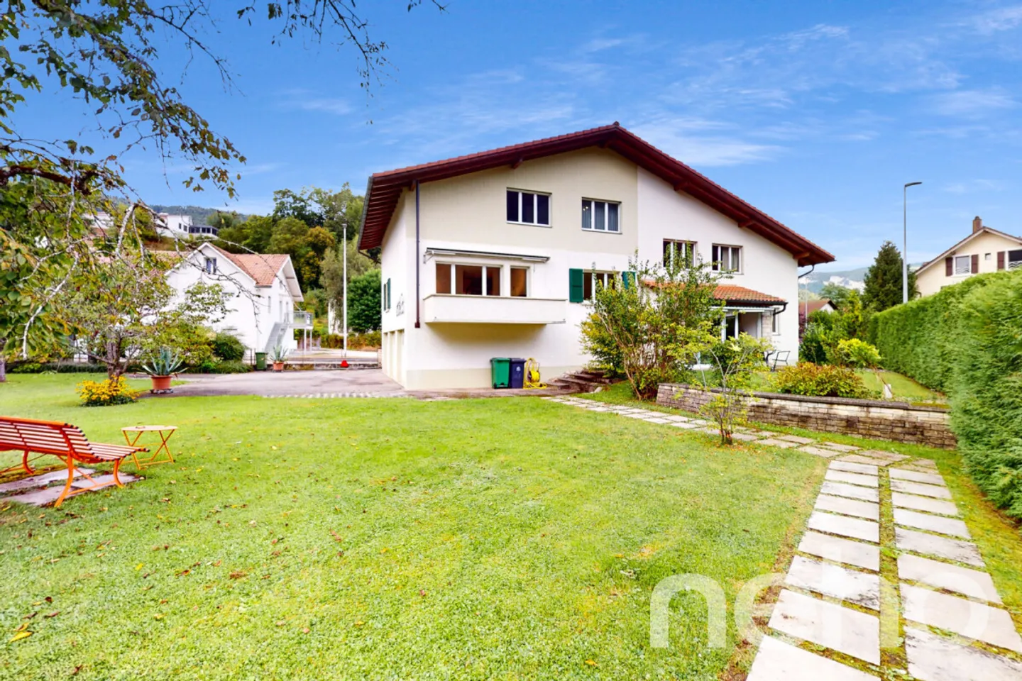 Großes Mehrfamilienhaus mit 2 Duplex und großem Garten! - Foto 1 von 13