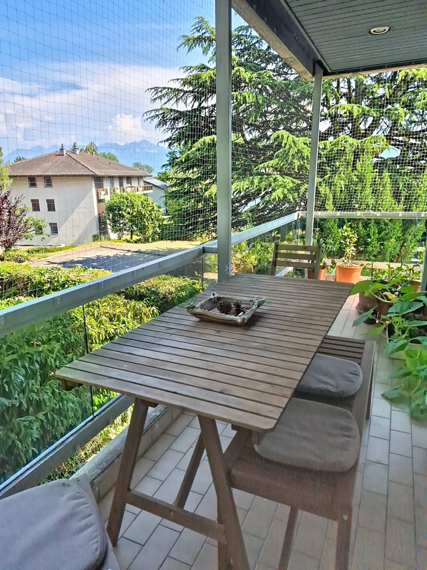 Luxury apartment in a private wooded estate – St-Sulpice VD - Photo 1 of 11
