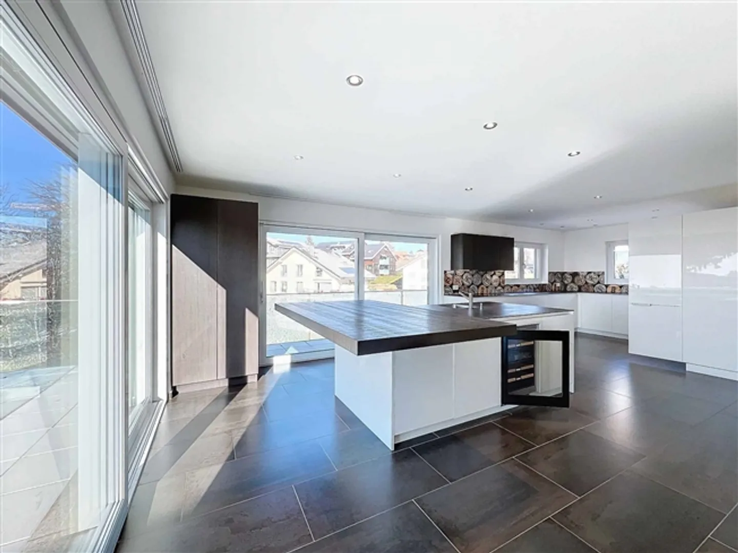 Architect's House with 9.5 Rooms with a View of the Lake and the Mountains - Photo 4 of 13