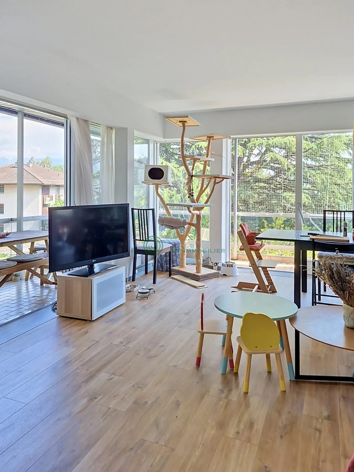 Luxury apartment in a private wooded estate – St-Sulpice VD - Photo 2 of 11