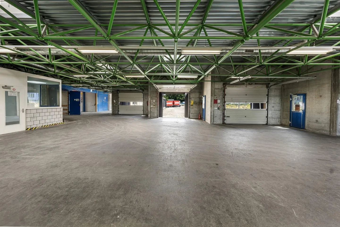 New Hub for Your Logistics in Schmitten FR - Photo 5 of 12