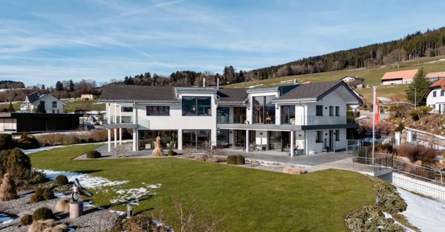 Luxury Chalet with Panoramic Views - Photo 1 of 12