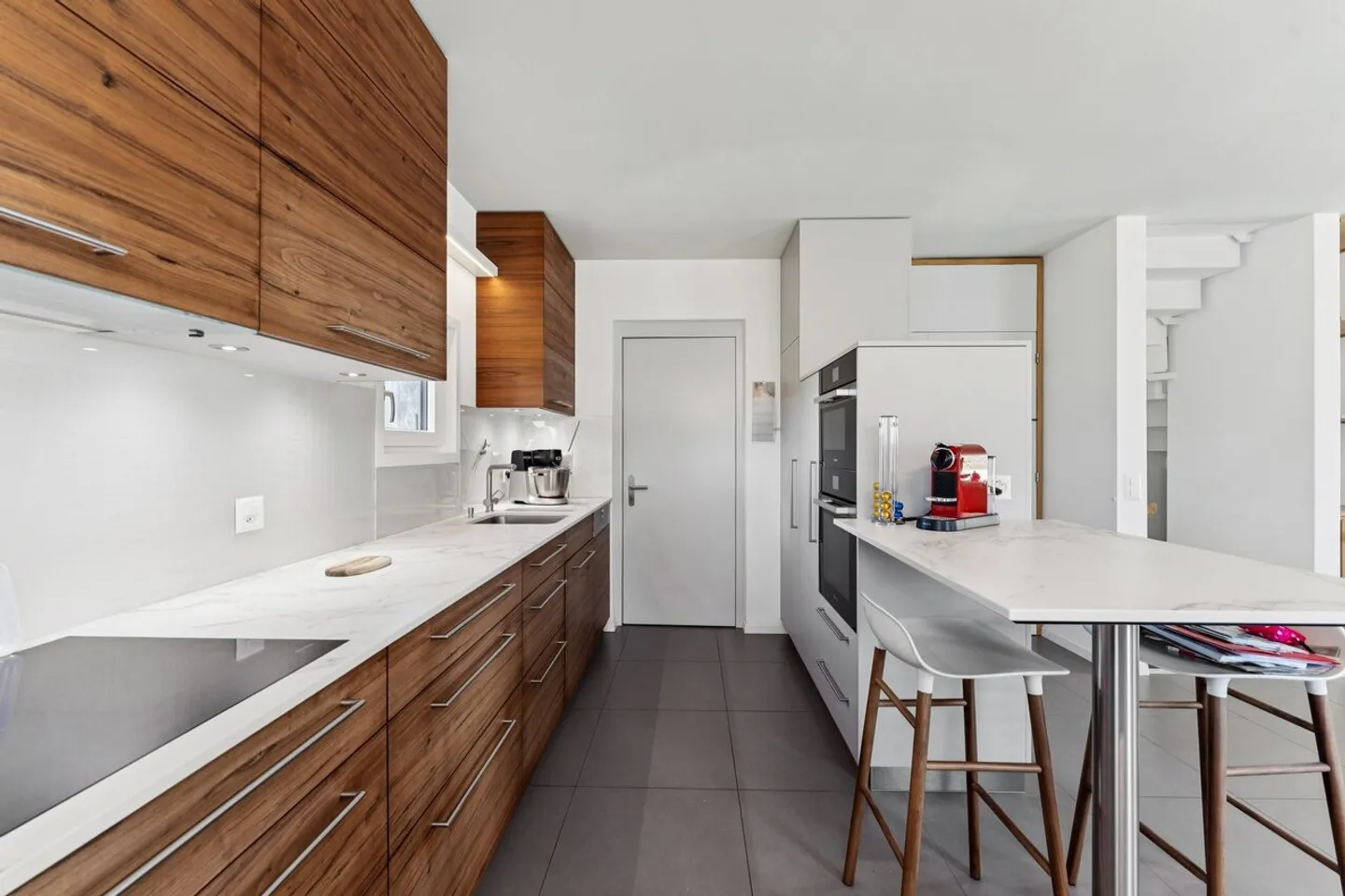 Beautiful house with ideal location - Photo 2 of 13