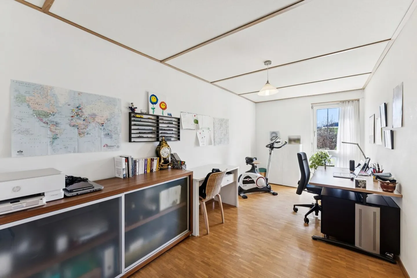 Beautiful house with ideal location - Photo 5 of 13