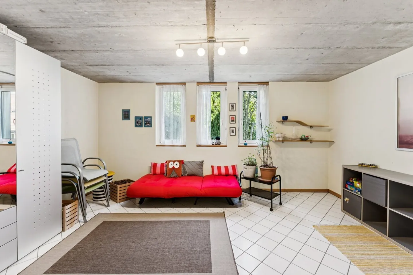 Beautiful house with ideal location - Photo 6 of 13